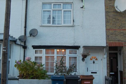 4 bedroom house for sale, Mead Road, London HA8