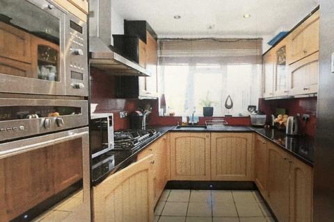 4 bedroom house for sale, Mead Road, London HA8