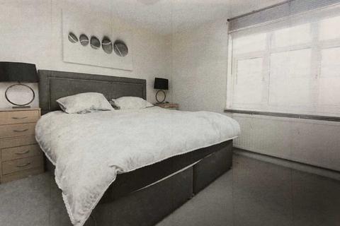 4 bedroom house for sale, Mead Road, London HA8