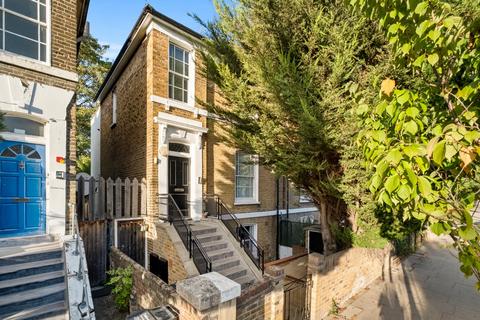 2 bedroom flat to rent, Middleton Road, London