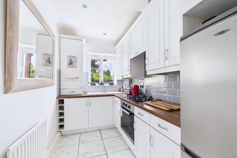 2 bedroom apartment for sale, Meade Court , Walton On The Hill