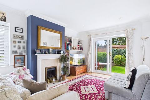 2 bedroom apartment for sale, Meade Court , Walton On The Hill