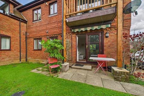 2 bedroom apartment for sale, Meade Court , Walton On The Hill