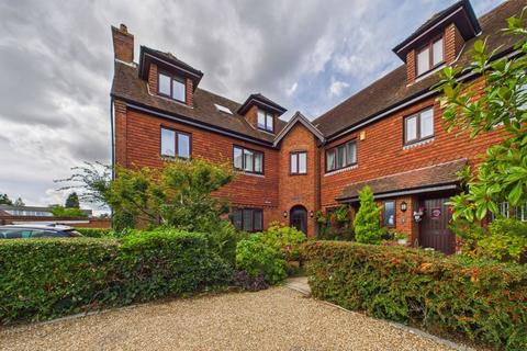 2 bedroom apartment for sale, Meade Court , Walton On The Hill