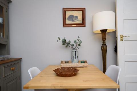 2 bedroom apartment for sale, Dallington Close, Hersham