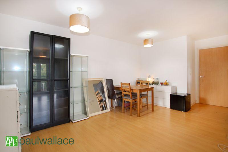 Lounge/Dining Area