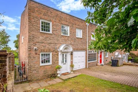 4 bedroom semi-detached house for sale, Meriden Close, Bromley