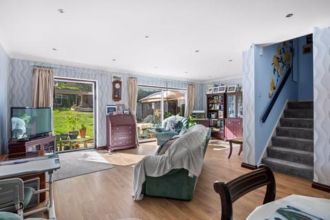 4 bedroom semi-detached house for sale, Meriden Close, Bromley