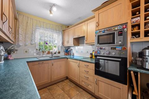 4 bedroom semi-detached house for sale, Meriden Close, Bromley