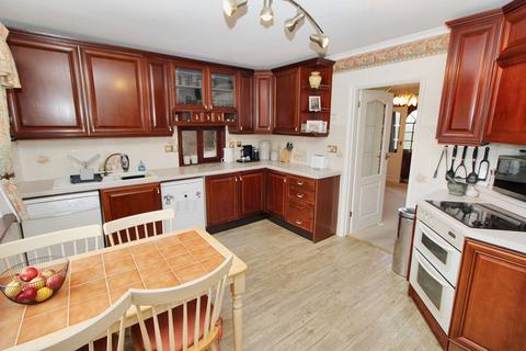 4 bedroom bungalow for sale, Fernside, High Wycombe HP15