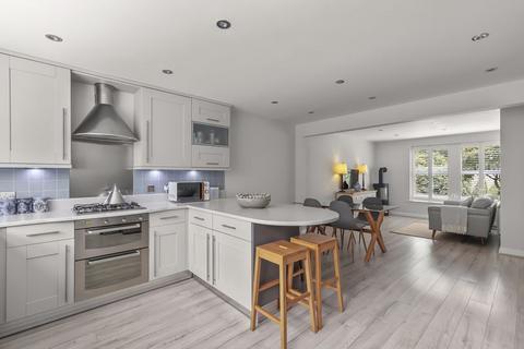 3 Cairn Garth, Guiseley, Leeds, LS20 8QP