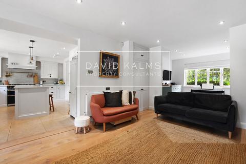 undefined, Greenhalgh Walk, London N2