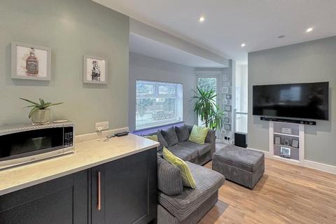 121 Limpsfield Road, Warlingham, CR6 9RH