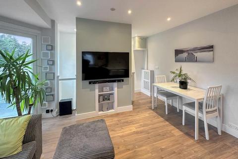 121 Limpsfield Road, Warlingham, CR6 9RH