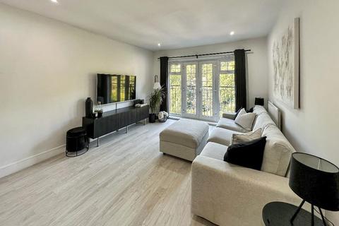 2 bedroom flat for sale, Croydon Road, Caterham, CR3 6DJ