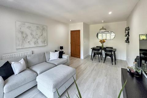 2 bedroom flat for sale, Croydon Road, Caterham, CR3 6DJ