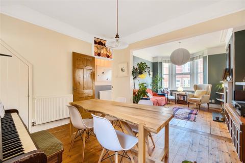 12 Abbots Road, Exeter, EX4 7AN