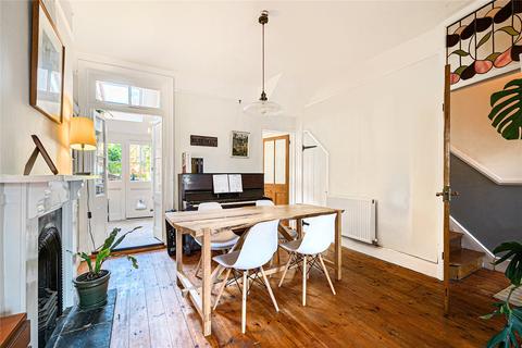 12 Abbots Road, Exeter, EX4 7AN