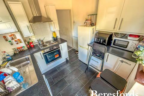 2 bedroom maisonette for sale, Granton Avenue, Upminster, RM14