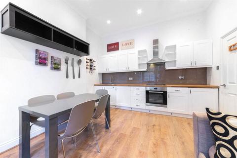 2 bedroom flat for sale, Hammersmith Grove, London W6