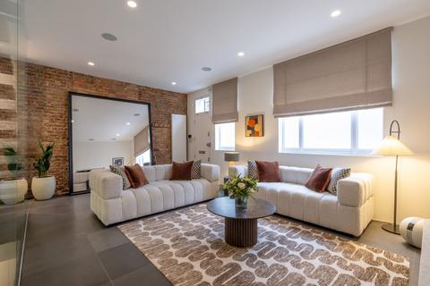2 bedroom mews to rent, Oldbury Place, Marylebone, W1U
