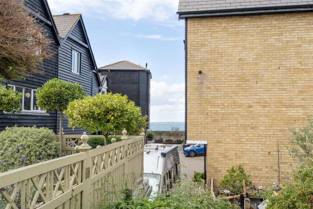 Island Wall, Whitstable