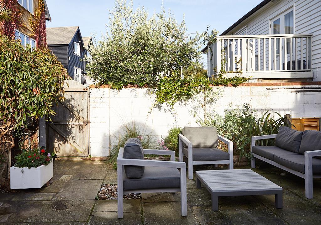 Island Wall, Whitstable