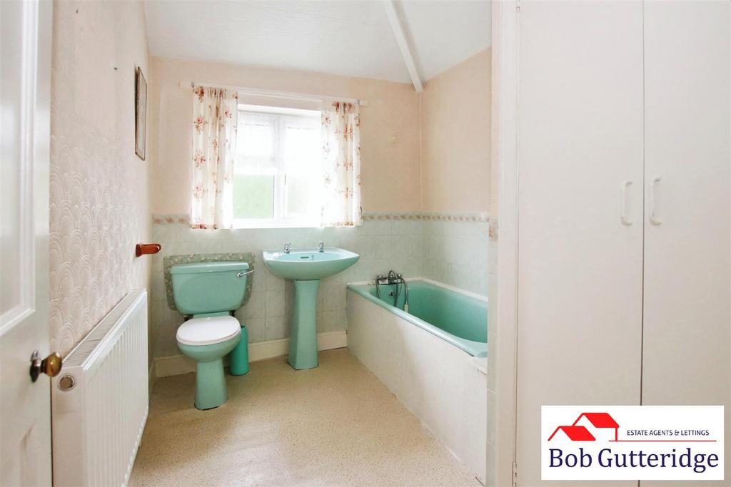 First floor family bathroom