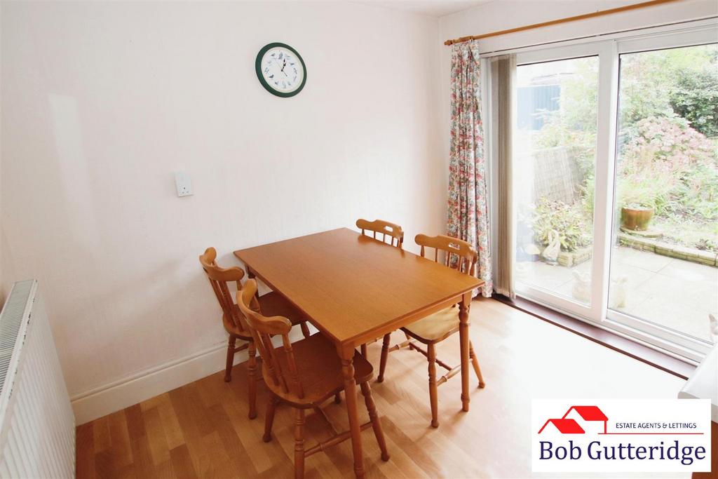 Fitted kitchen/dining room