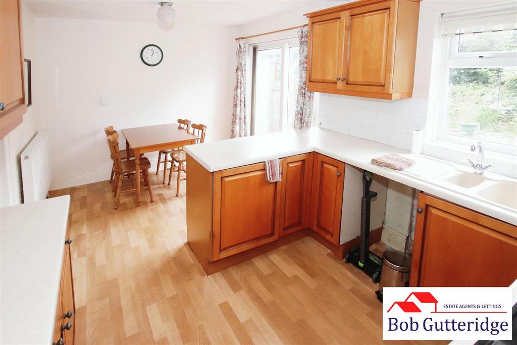 Fitted kitchen/dining room