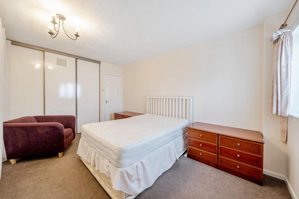 Bedroom 1.jpg