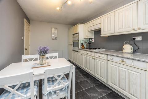 4 bedroom detached house for sale, Brier Hill View, Huddersfield HD2