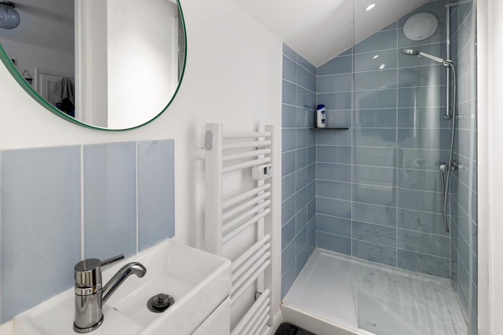 En suite to bedroom two