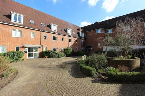 36 Wingfield Court, Banstead, SM7 2GD