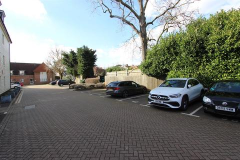 36 Wingfield Court, Banstead, SM7 2GD
