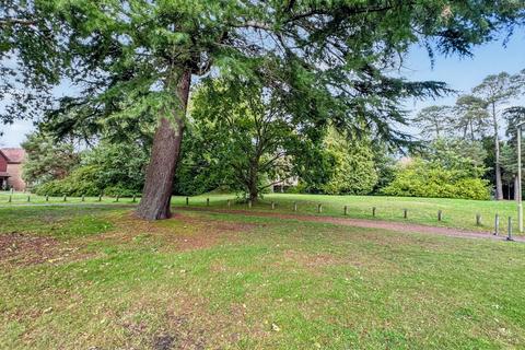 undefined, Broadhurst, Farnborough