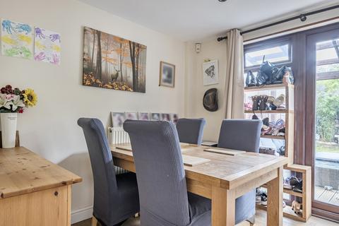 37 Arley Close, Swindon, SN25 4TP
