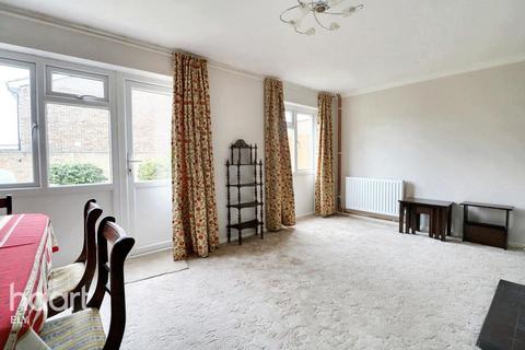undefined, Guntons Close, Soham