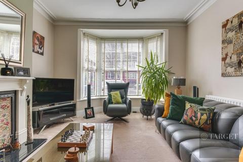 4 bedroom semi-detached house for sale, First Avenue, Enfield EN1
