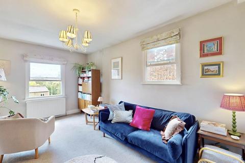2 bedroom flat for sale, Harberton Road, London N19