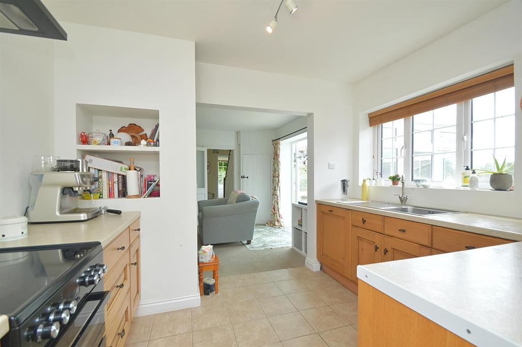 Resized Kitchen2.jpg