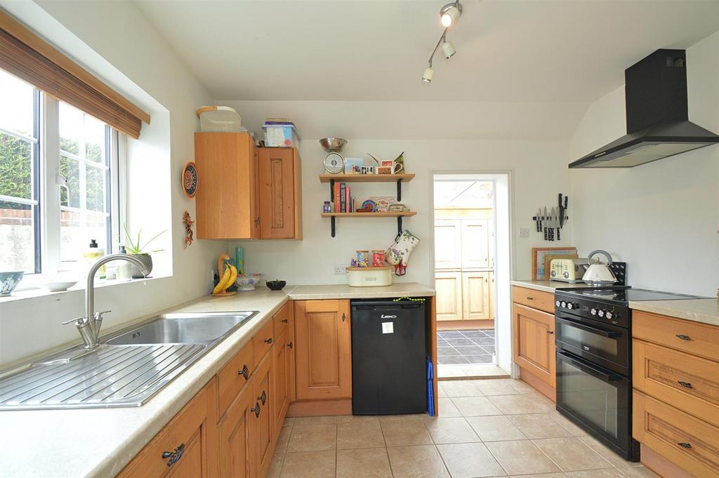 Resized Kitchen1.jpg