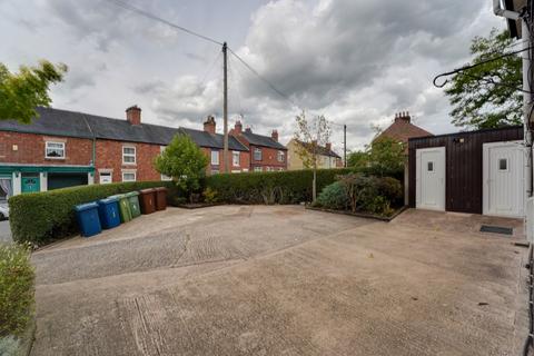 3 bedroom end of terrace house for sale, 1 Old Road Close, Stone