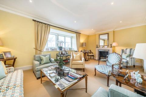 3 bedroom flat to rent, Mount Street, London W1K