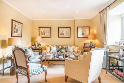 3 bedroom flat to rent, Mount Street, London W1K