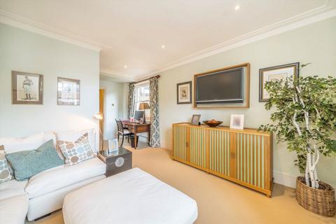3 bedroom flat to rent, Mount Street, London W1K