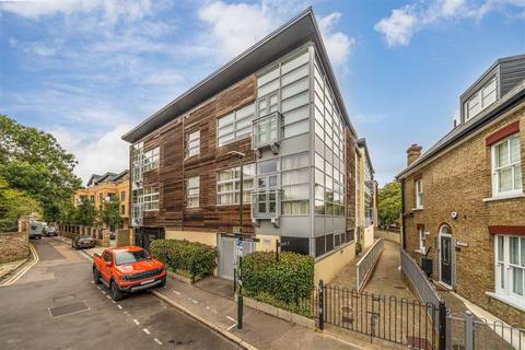2 bedroom flat to rent, Railshead Road, Isleworth TW7
