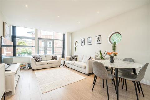 2 bedroom flat to rent, Railshead Road, Isleworth TW7