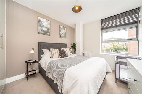 2 bedroom flat to rent, Railshead Road, Isleworth TW7