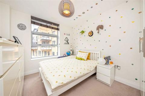 2 bedroom flat to rent, Railshead Road, Isleworth TW7